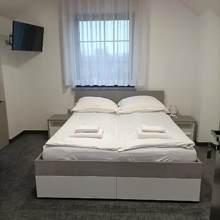 Dom Przyjec ewa * Piece (Silesia)